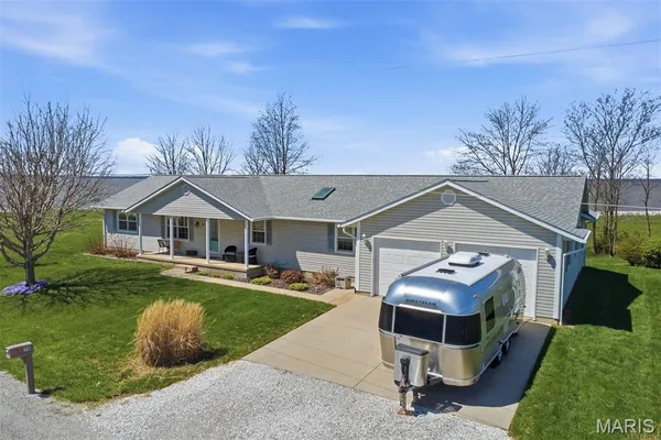 $350,000 | 38 Harbor Drive, Carlyle, IL 62231