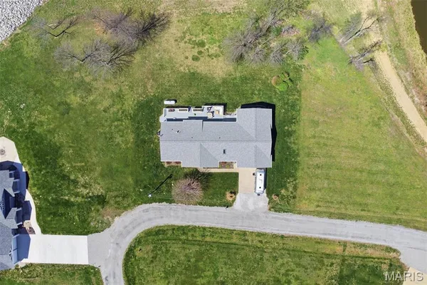 $350,000 | 38 Harbor Drive, Carlyle, IL 62231