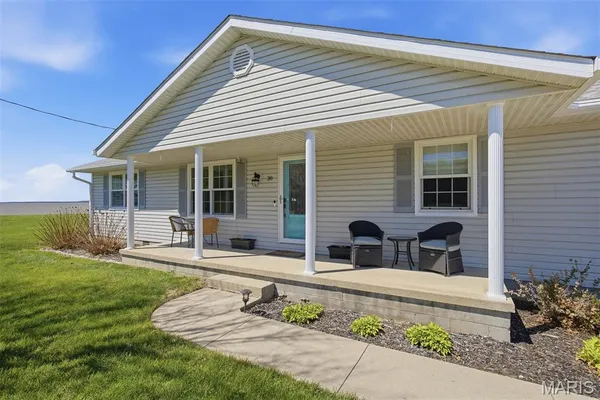 $350,000 | 38 Harbor Drive, Carlyle, IL 62231
