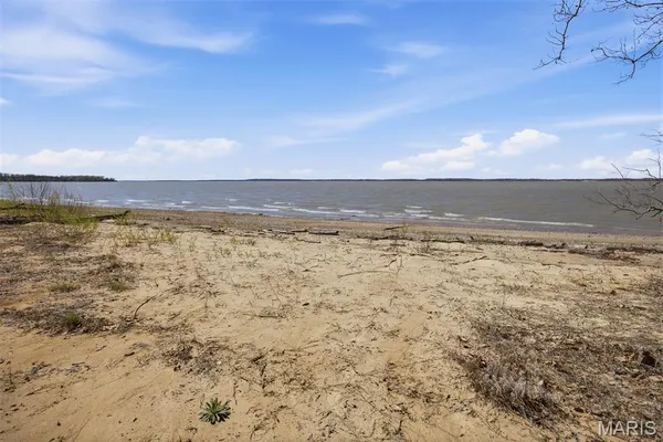 $350,000 | 38 Harbor Drive, Carlyle, IL 62231