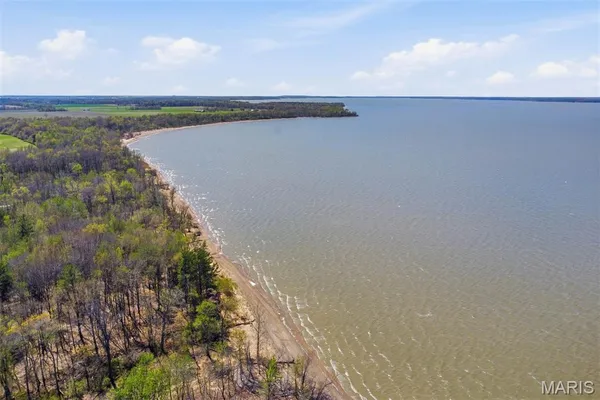 $350,000 | 38 Harbor Drive, Carlyle, IL 62231