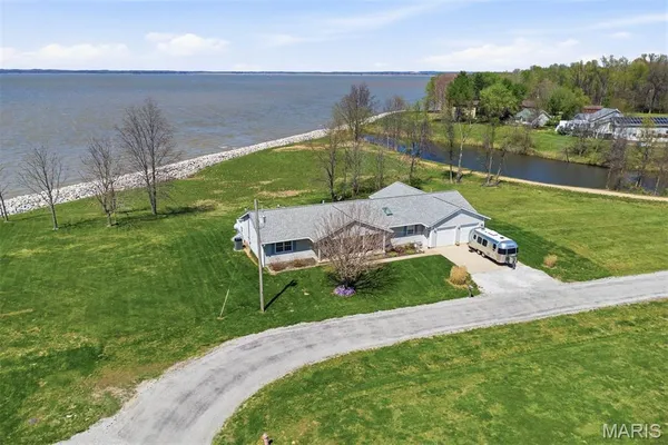 $350,000 | 38 Harbor Drive, Carlyle, IL 62231