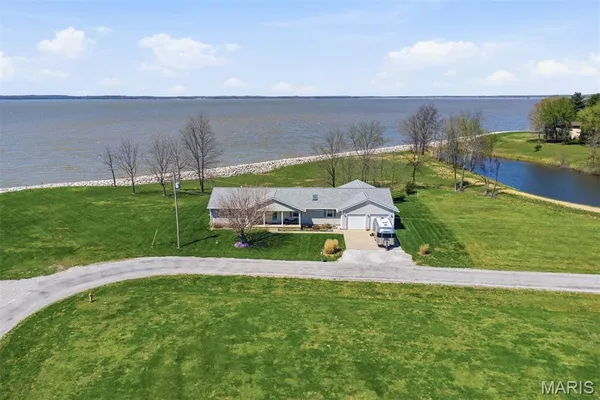 $350,000 | 38 Harbor Drive, Carlyle, IL 62231