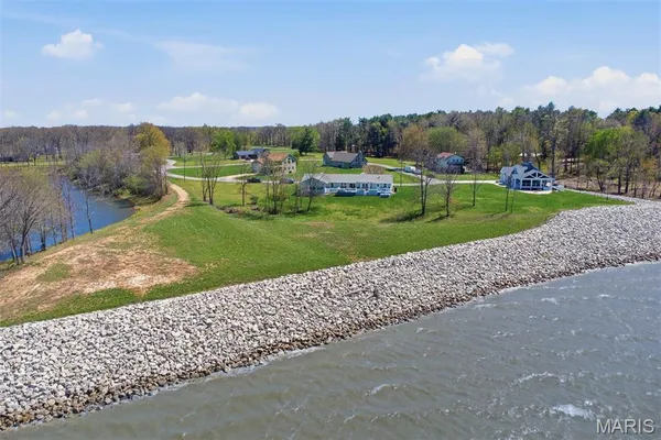 $350,000 | 38 Harbor Drive, Carlyle, IL 62231