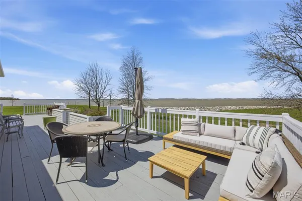 $350,000 | 38 Harbor Drive, Carlyle, IL 62231