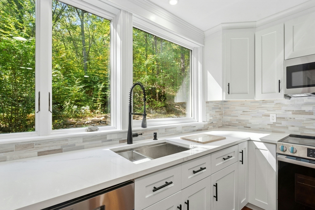184 Old Bolton Road Stow, MA 01775 - Photo 3 of 39