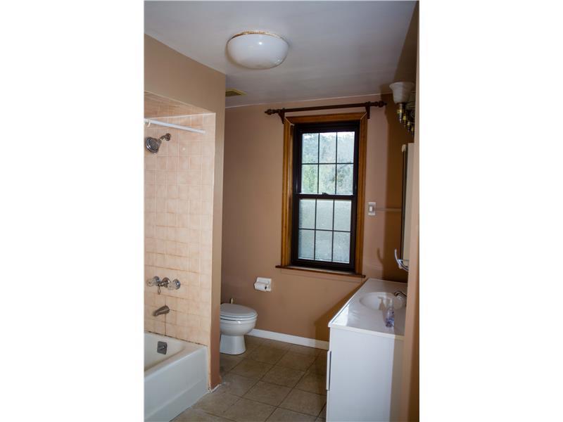 88 Oakwood Road Pittsburgh, PA 15205 - Photo 14 of 23 Master Bath/Spa.