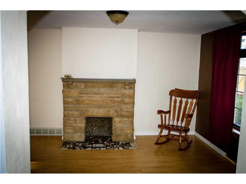 88 Oakwood Road Pittsburgh, PA 15205 - Photo 23 of 23 Living Room.