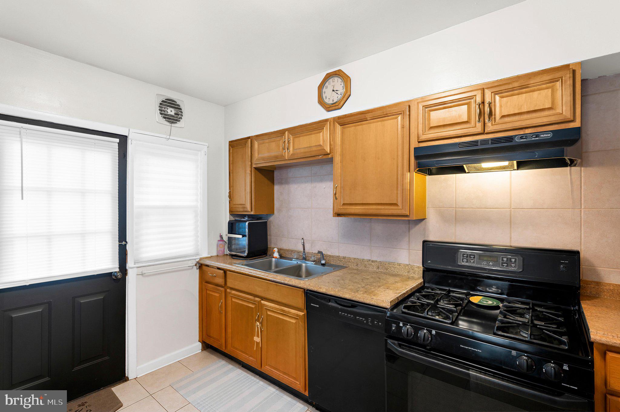 7403 Kirtley Road Baltimore, MD 21222 - Photo 10 of 31 Kitchen