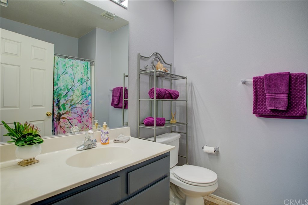 33423 Winston Way, Unit C Temecula, CA 92592 - Photo 16 of 28 Guest Bath