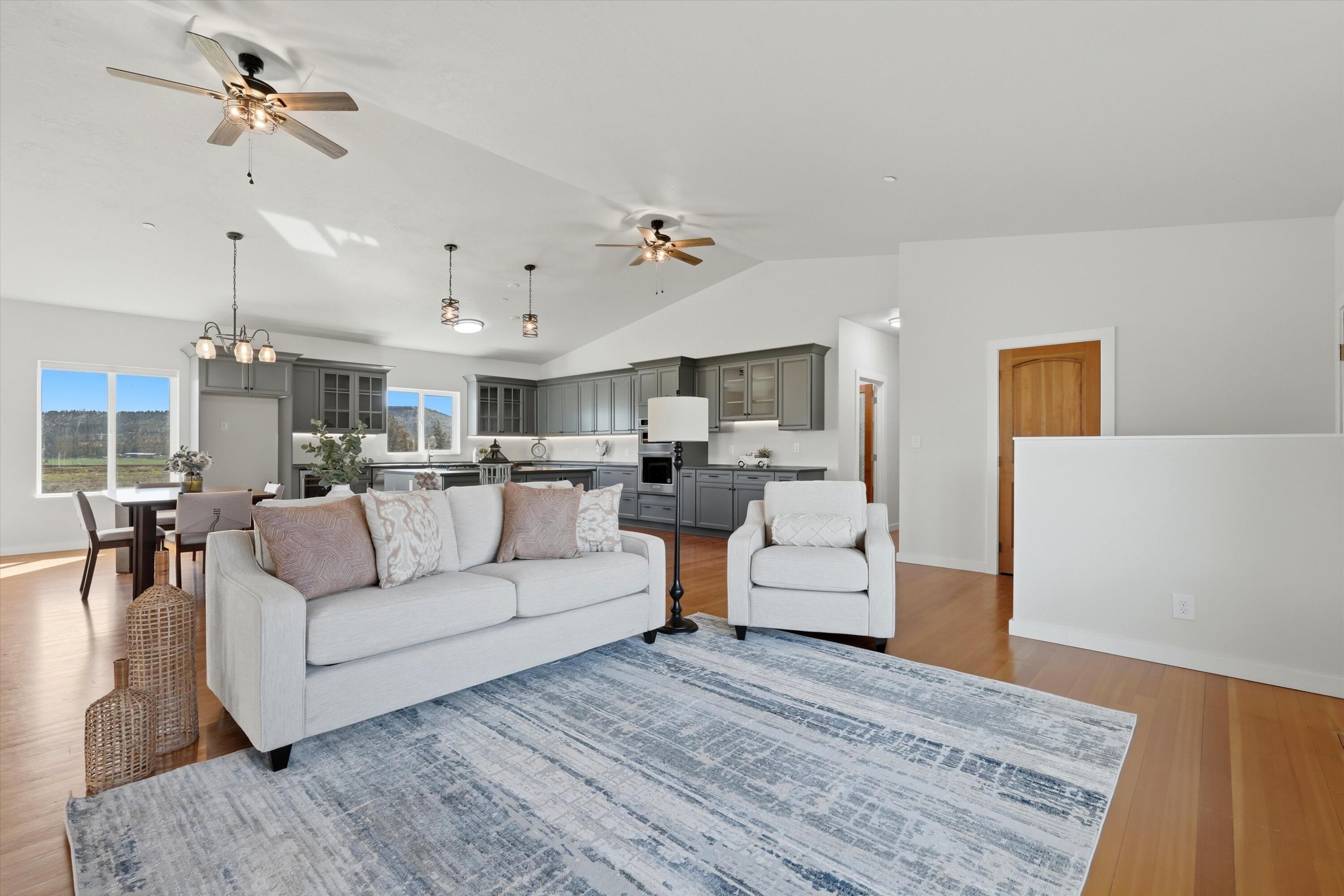 8905 Northwest Elizabeth Way Prineville, OR 97754 - Photo 10 of 45 Living Room