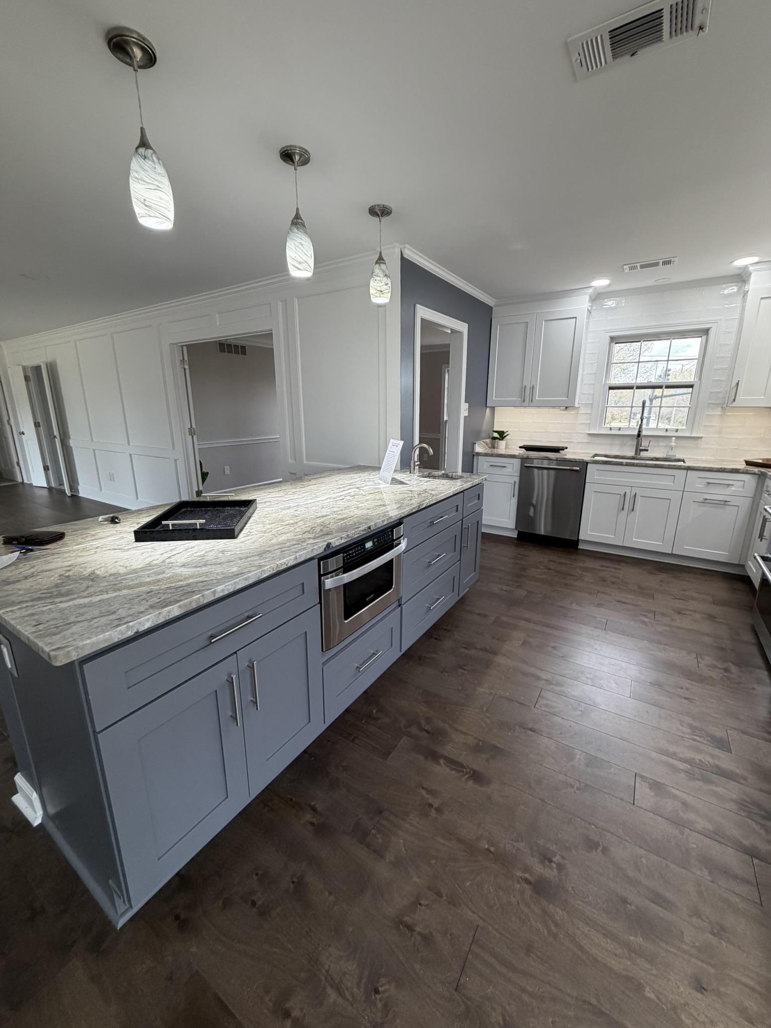 2960 South Germantown Road Germantown, TN 38138 - Photo 11 of 36 a large kitchen with stainless steel appliances kitchen island granite countertop a sink and cabinets