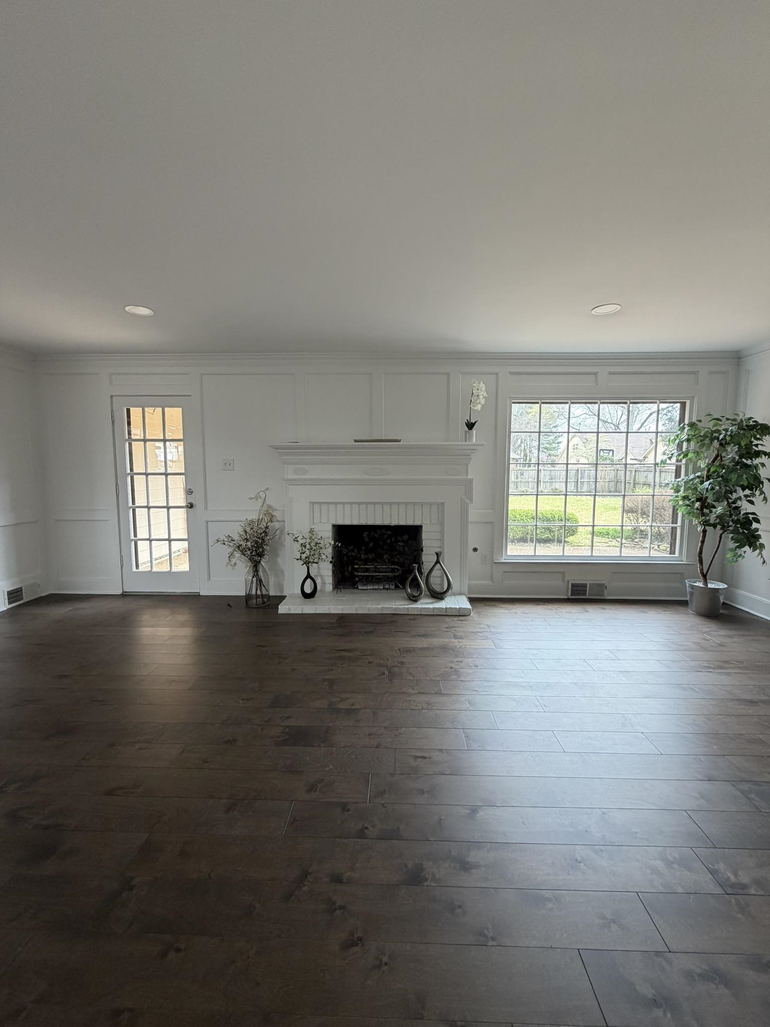 2960 South Germantown Road Germantown, TN 38138 - Photo 12 of 36 an empty room with windows and fireplace