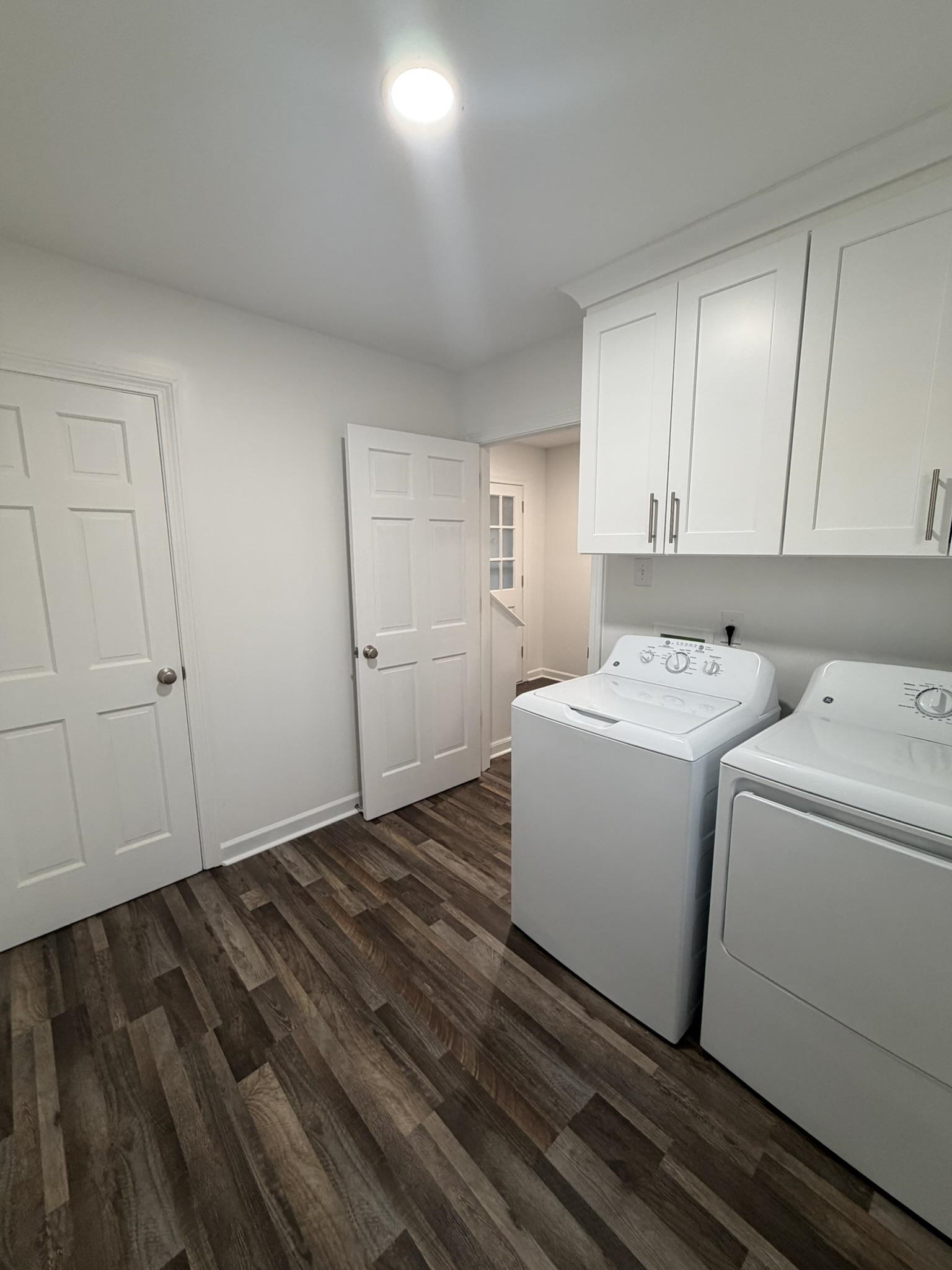 2960 South Germantown Road Germantown, TN 38138 - Photo 16 of 36 a utility room with dryer and washer