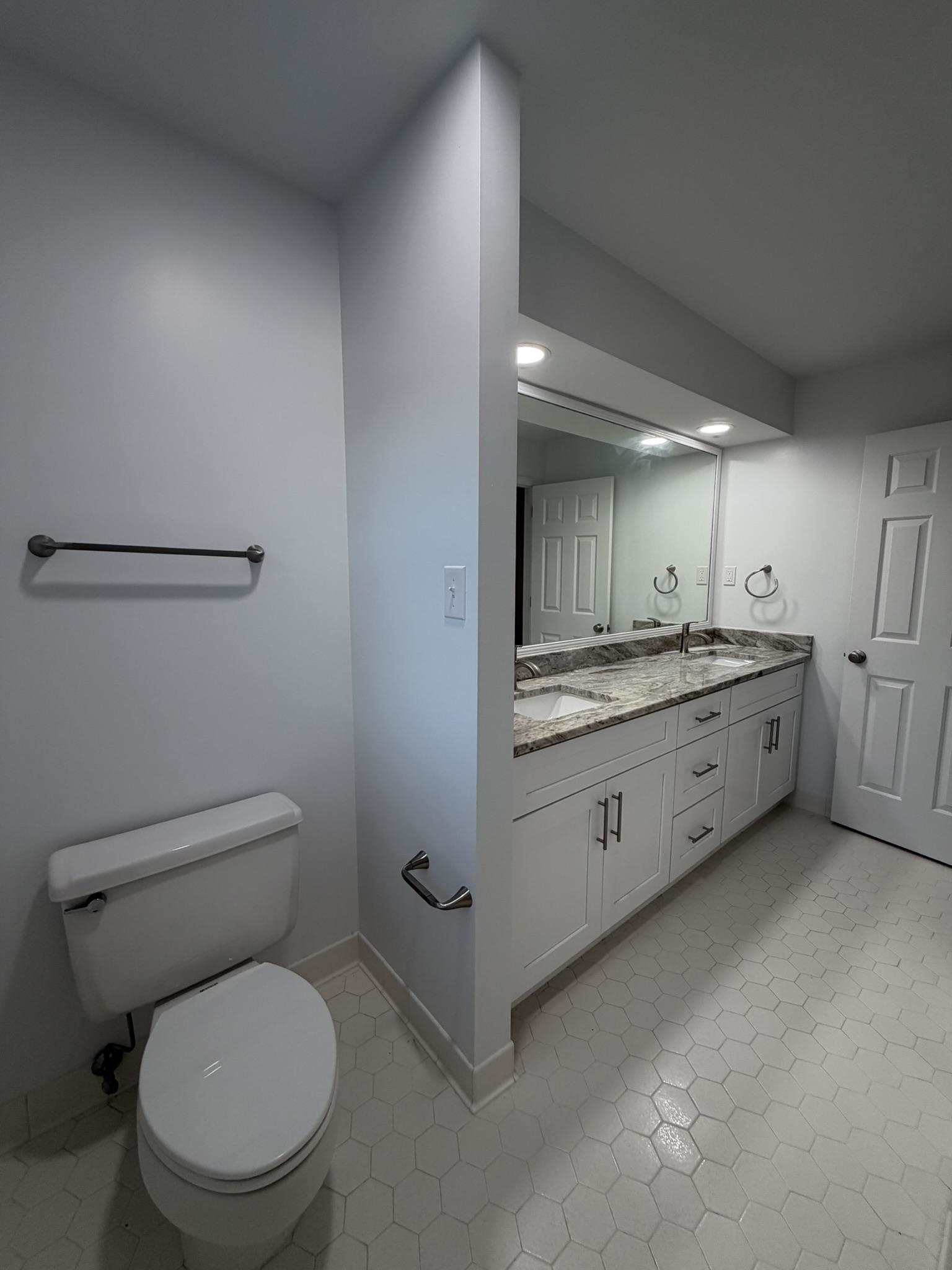 2960 South Germantown Road Germantown, TN 38138 - Photo 30 of 36 a spacious bathroom with a toilet a sink and mirror
