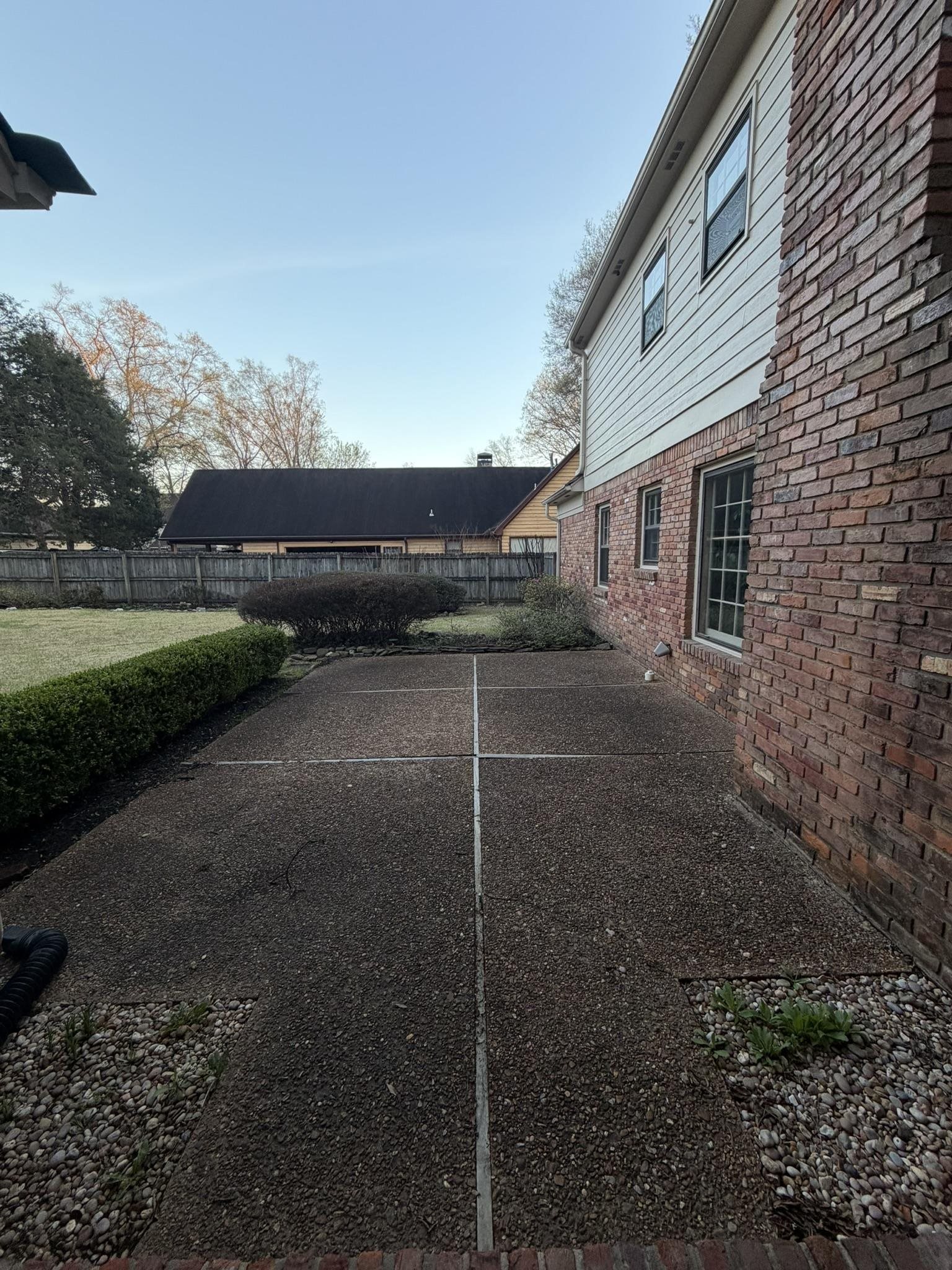 2960 South Germantown Road Germantown, TN 38138 - Photo 6 of 36 a view of a house with backyard and a garden