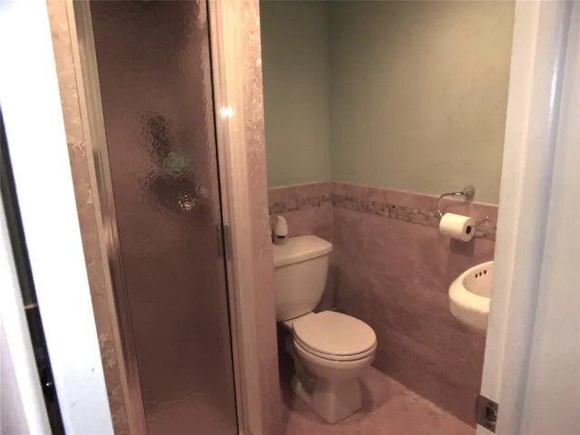 $2,000 | 3204 Colony Club Road, Unit 1, Pompano Beach, FL 33062