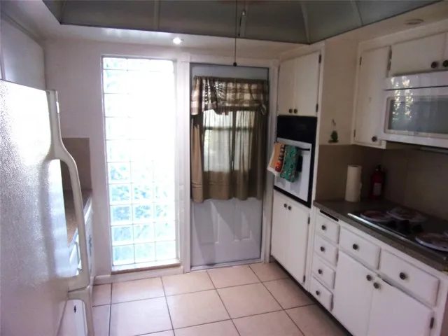 $2,000 | 3204 Colony Club Road, Unit 1, Pompano Beach, FL 33062