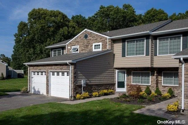 $3,360 | 5000 Townhouse Drive, Unit 2907, Coram, NY 11727