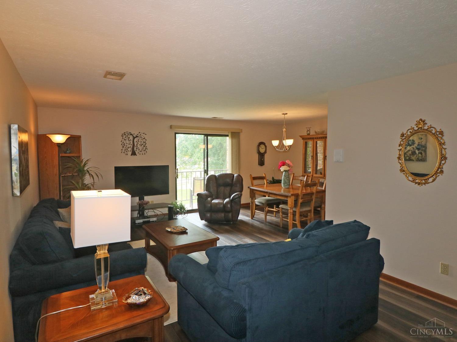 541 Davis Road, Unit 7 Cincinnati, OH 45255 - Photo 2 of 30 Gallery Image 2