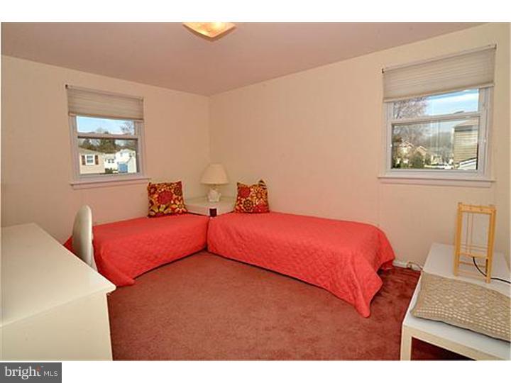 9729 Glenhope Road Philadelphia, PA 19115 - Photo 12 of 17
