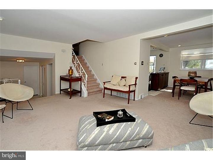 9729 Glenhope Road Philadelphia, PA 19115 - Photo 4 of 17