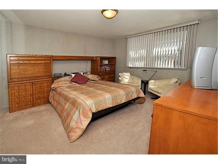 9729 Glenhope Road Philadelphia, PA 19115 - Photo 10 of 17