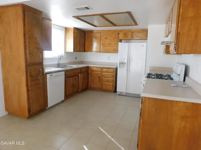 $2,000 | 9236 Bay Avenue, California City, CA 93505