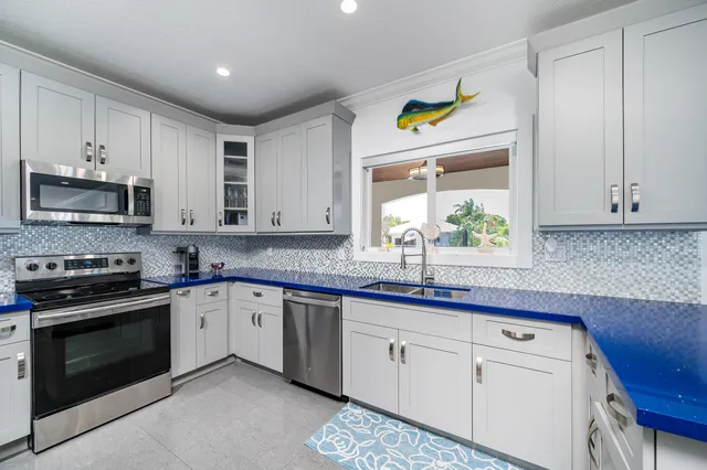 $3,095,000 | 821 Bonito Lane, Key Largo, FL 33037