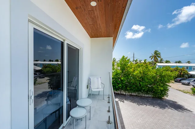 $3,095,000 | 821 Bonito Lane, Key Largo, FL 33037