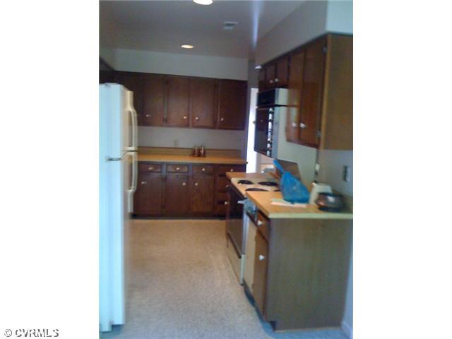 13516 Heathbrook Road Midlothian, VA 23112 - Photo 9 of 12 Kitchen