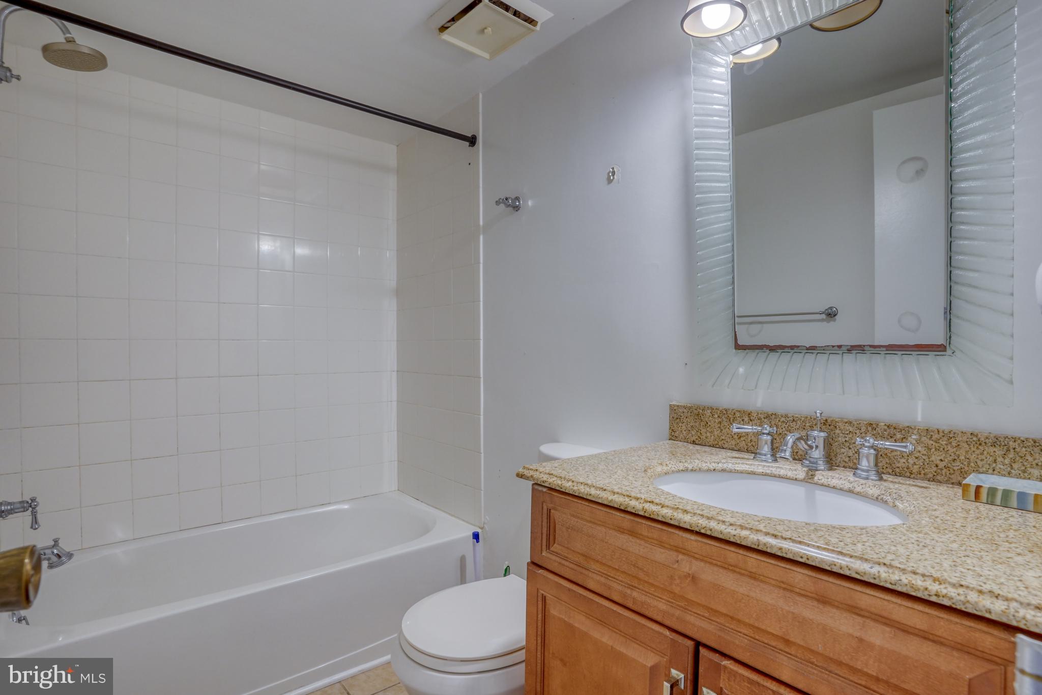 13908 North Ocean Road, Unit 8C Ocean City, MD 21842 - Photo 19 of 36 2nd full bathroom