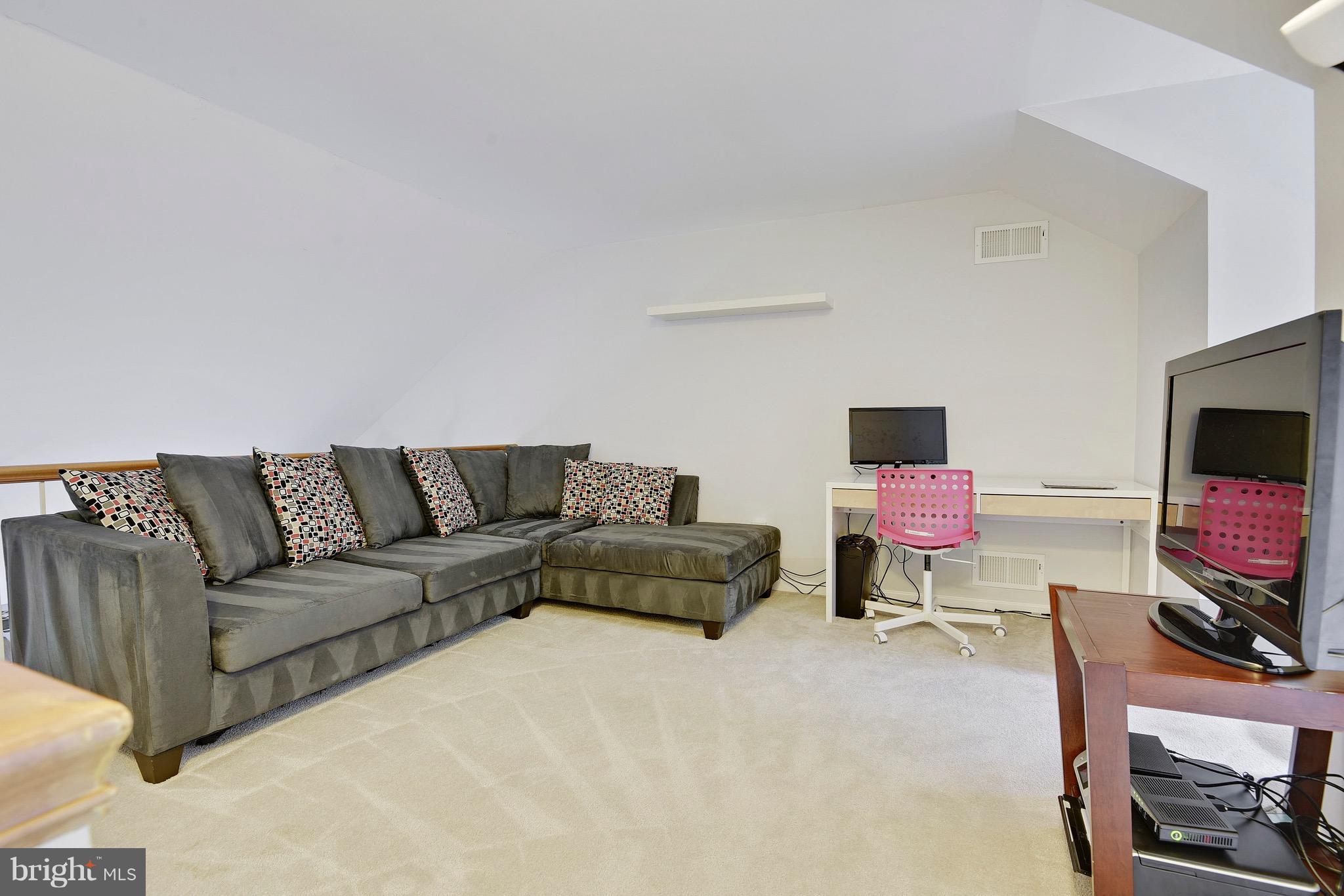 8448 Springfield Oaks Drive Springfield, VA 22153 - Photo 15 of 28 Spacious loft for office or extra sitting area