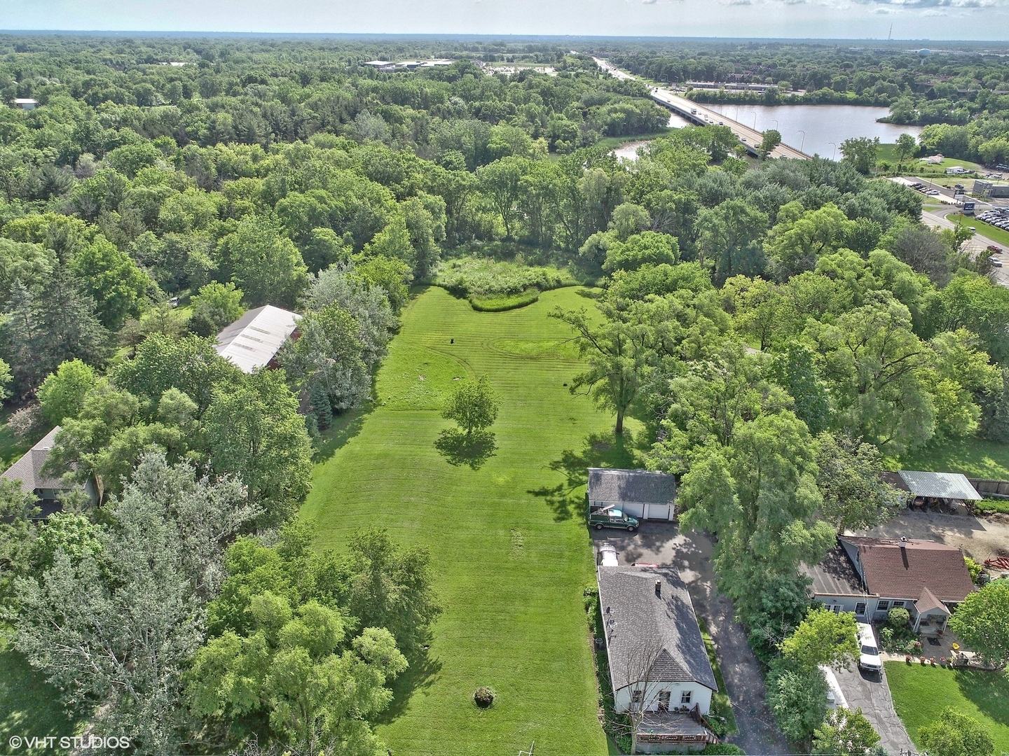 20073 North Hazelcrest Road Palatine, IL 60074 - Photo 2 of 11