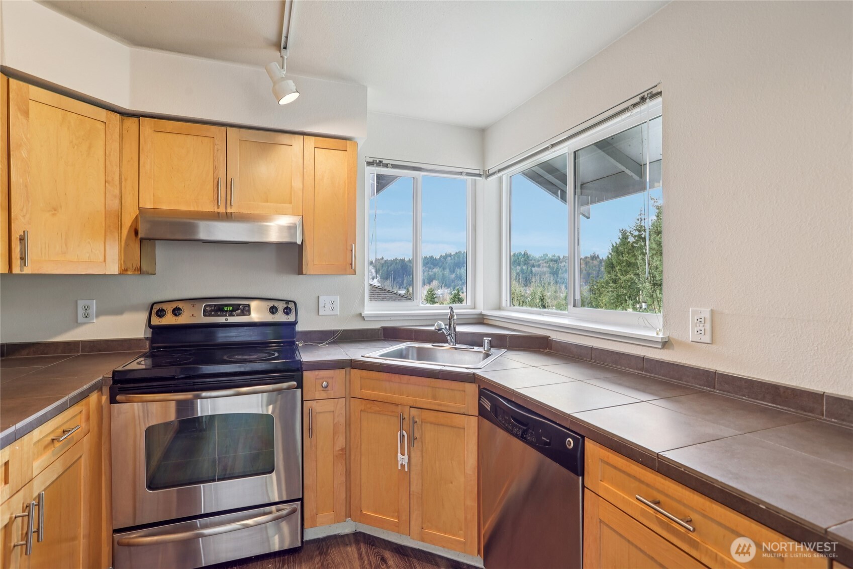 3927 243rd Place Southeast, Unit I304 Bothell, WA 98021 - Photo 11 of 28 a kitchen with a stove a sink and a window