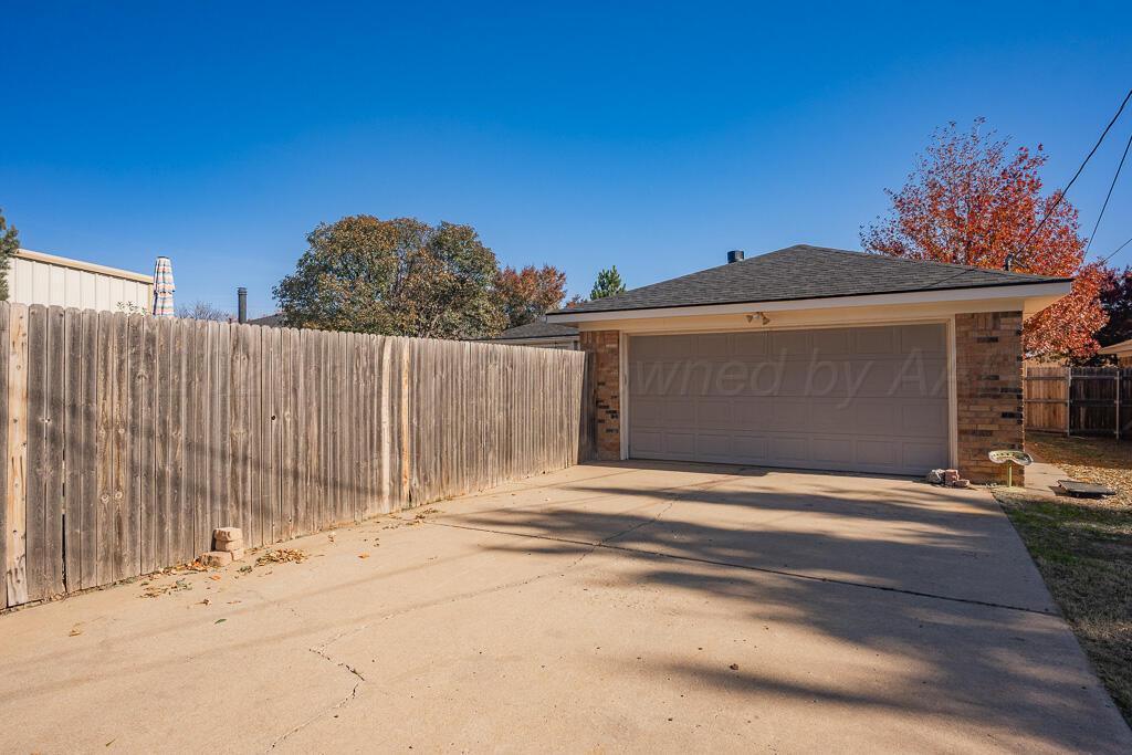 8202 Tejas Trail Amarillo, TX 79110 - Photo 24 of 26 driveway