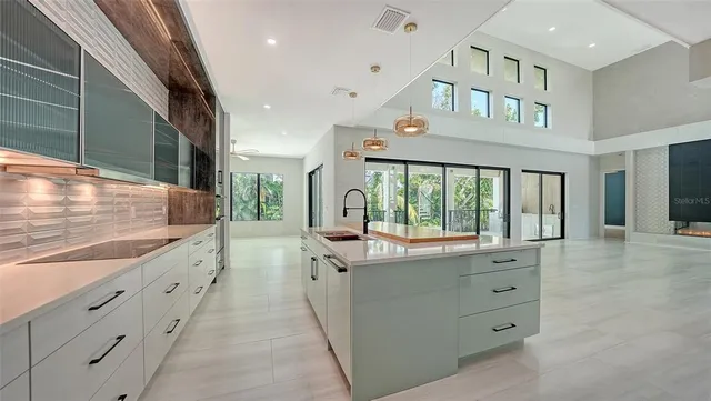 $4,750,000 | 1607 Flower Drive, Sarasota, FL 34239