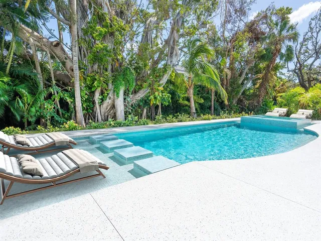 $4,750,000 | 1607 Flower Drive, Sarasota, FL 34239