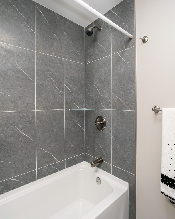 152 Shady Brook Lane Springfield, MA 01118 - Photo 12 of 26 a bathroom with a bathtub