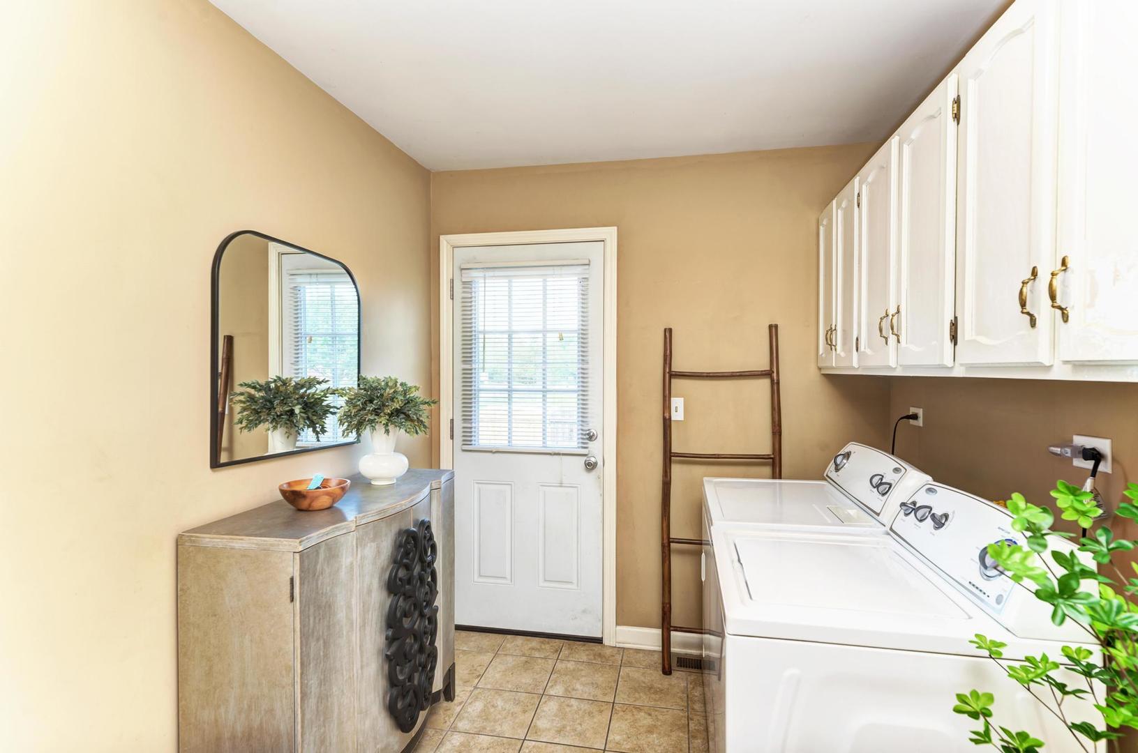 2210 Ridge Avenue Aurora, IL 60504 - Photo 16 of 29 a view of bathroom with dual sinks
