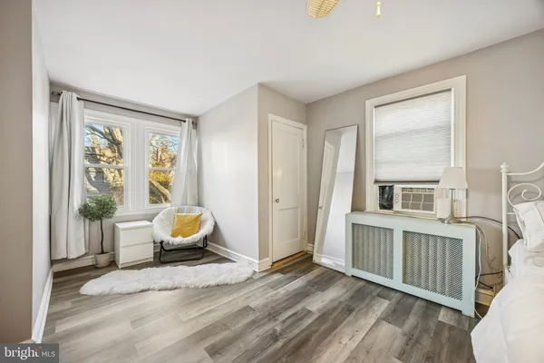 a view of livingroom with furniture and windows