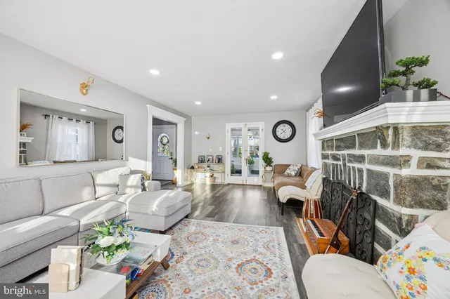 $549,900 | 842 Alexander Avenue, Drexel Hill, PA 19026