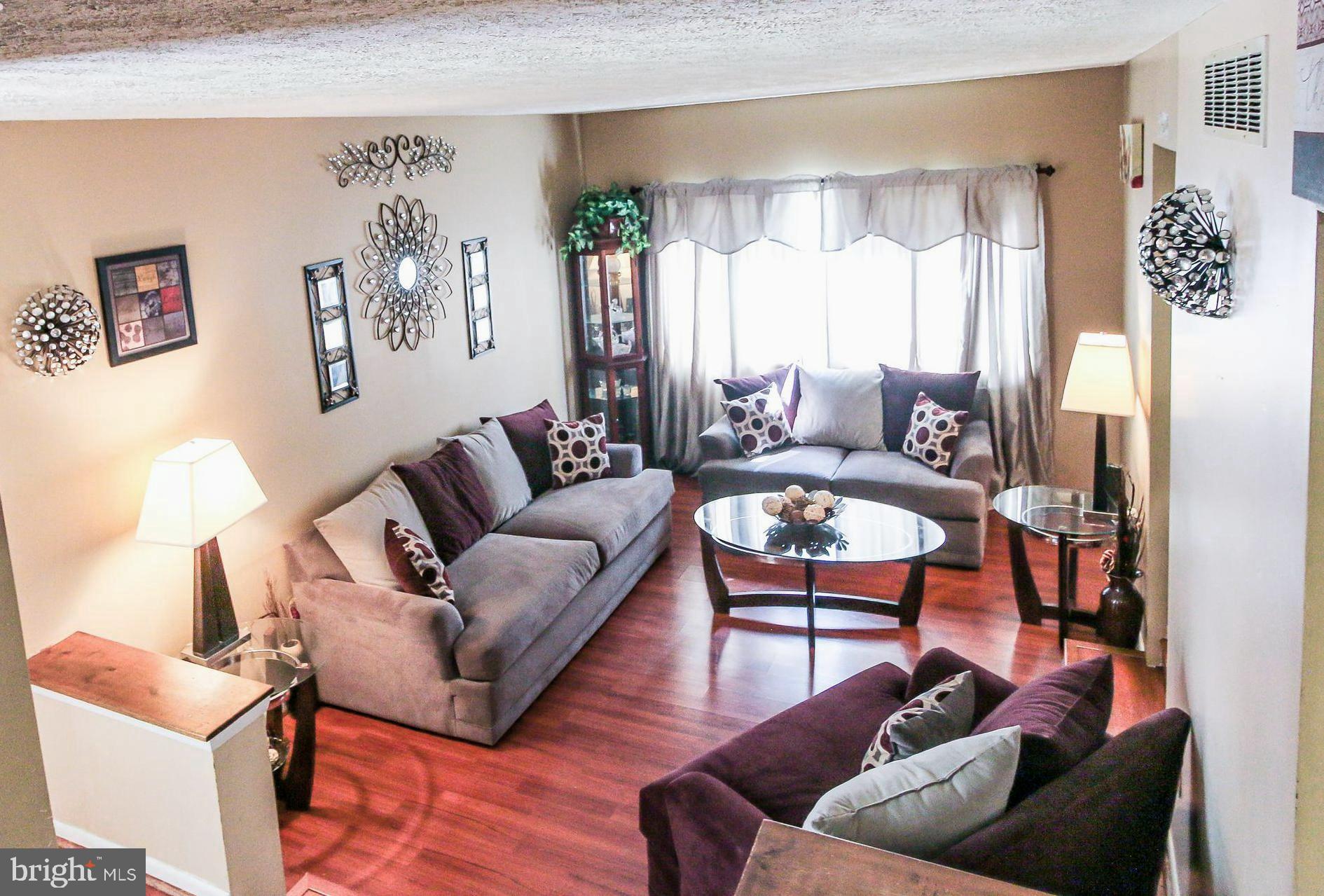 8121 Elizabeth Road Pasadena, MD 21122 - Photo 6 of 28 living room