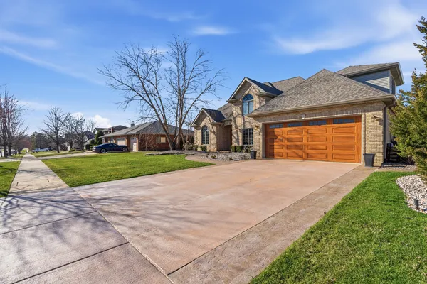 $695,000 | 11924 195th Street, Mokena, IL 60448