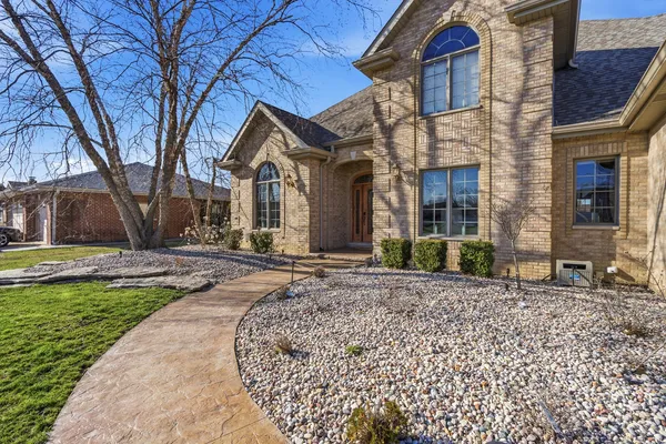 $695,000 | 11924 195th Street, Mokena, IL 60448