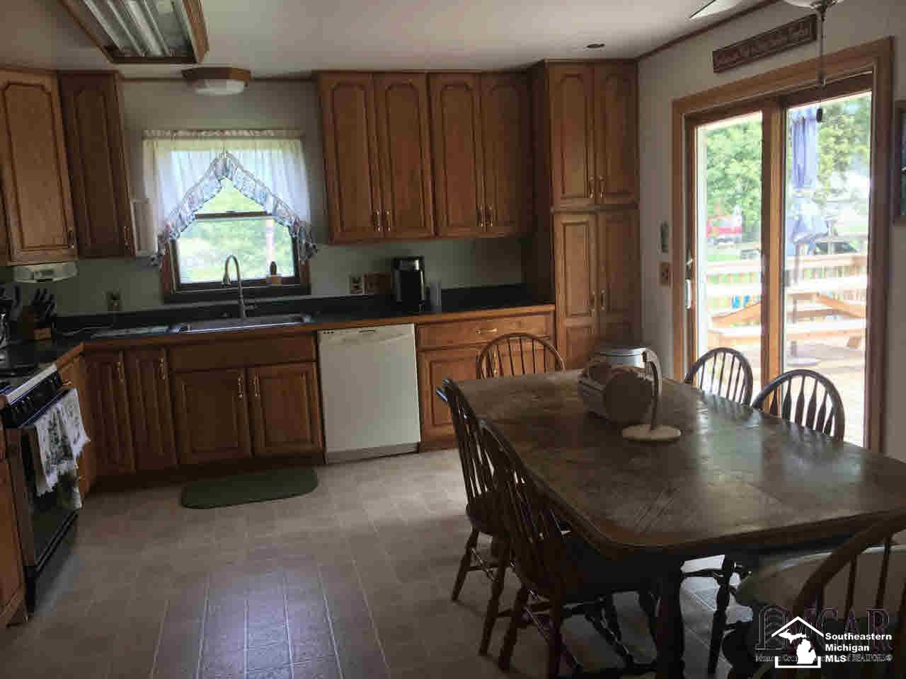 3472 Heiss Road Monroe, MI 48162 - Photo 10 of 38 21346948-9.JPG