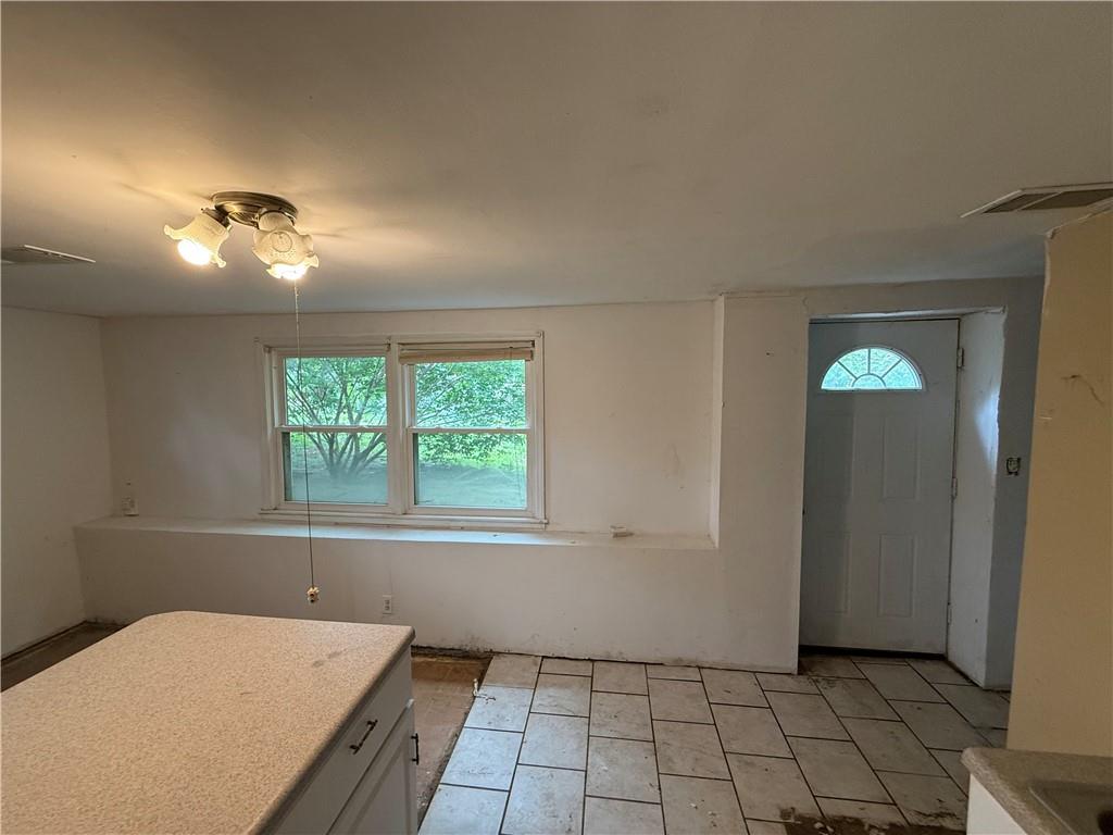 5008 Spring Street Kansas City, MO 64133 - Photo 3 of 36