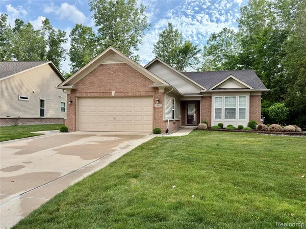 $379,000 | 24600 Grand Traverse Avenue, Flat Rock, MI 48134