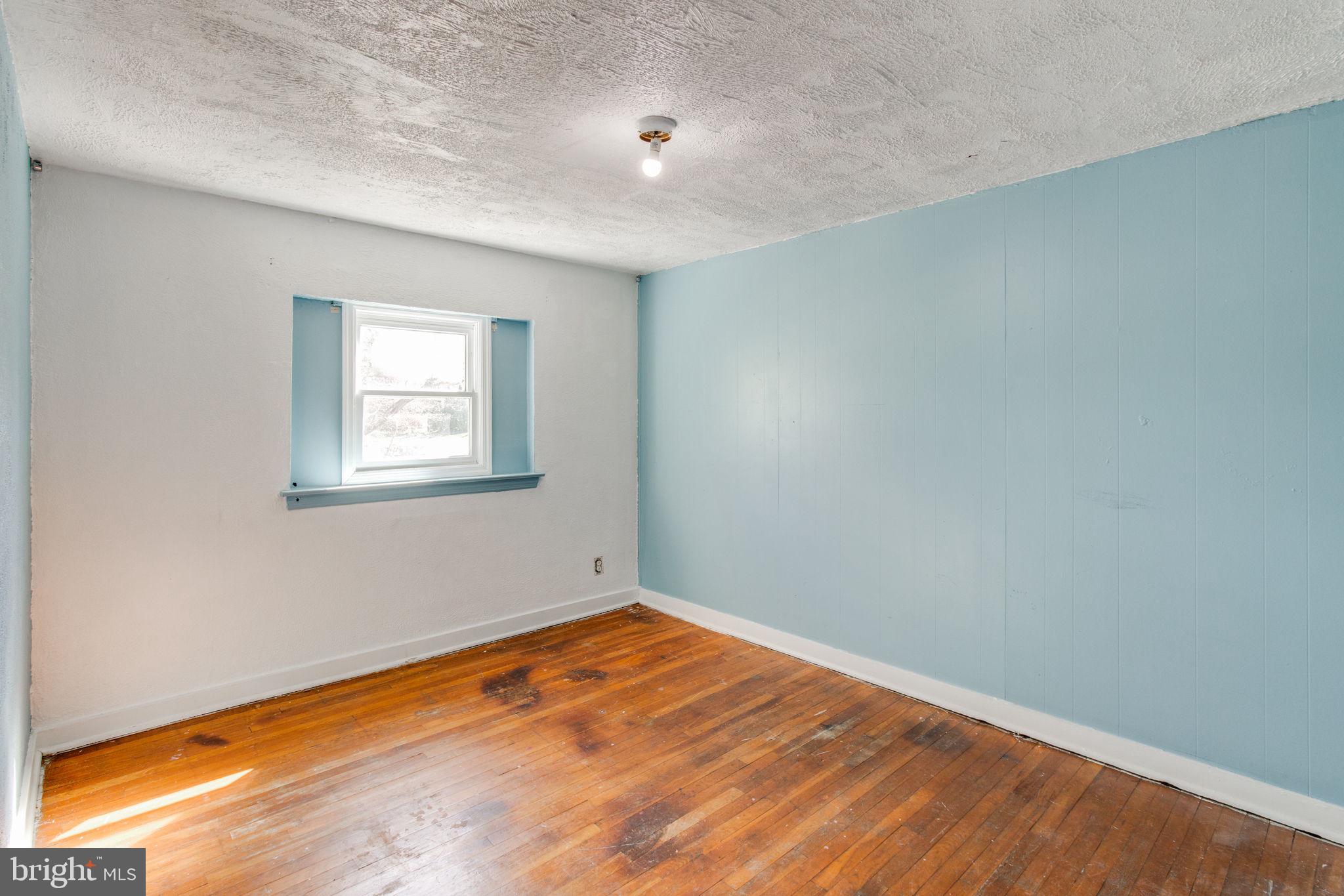 1015 Clark Street Lancaster, PA 17602 - Photo 11 of 14 an empty room with a window