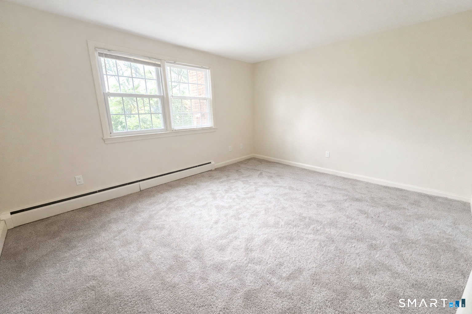 949 Hopmeadow Street, Unit 28 Simsbury, CT 06070 - Photo 5 of 10 an empty room with a window